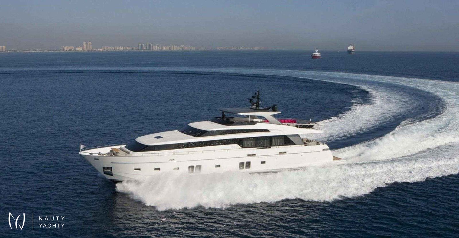 GOLDEN YACHT
