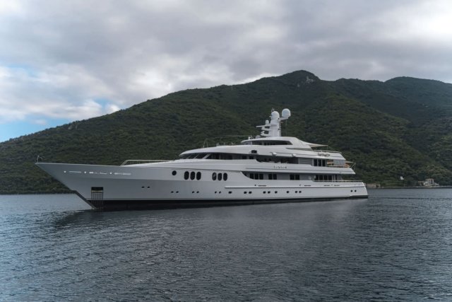 TRIDENT Exterior