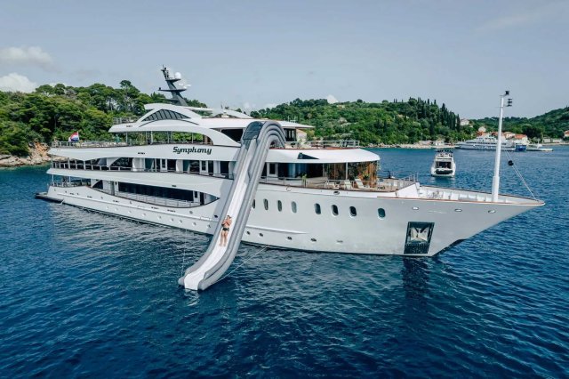 SYMPHONY Exterior