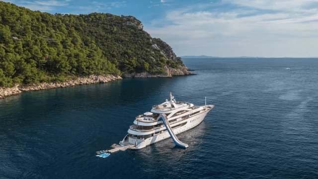 M/Y ANTHEA
