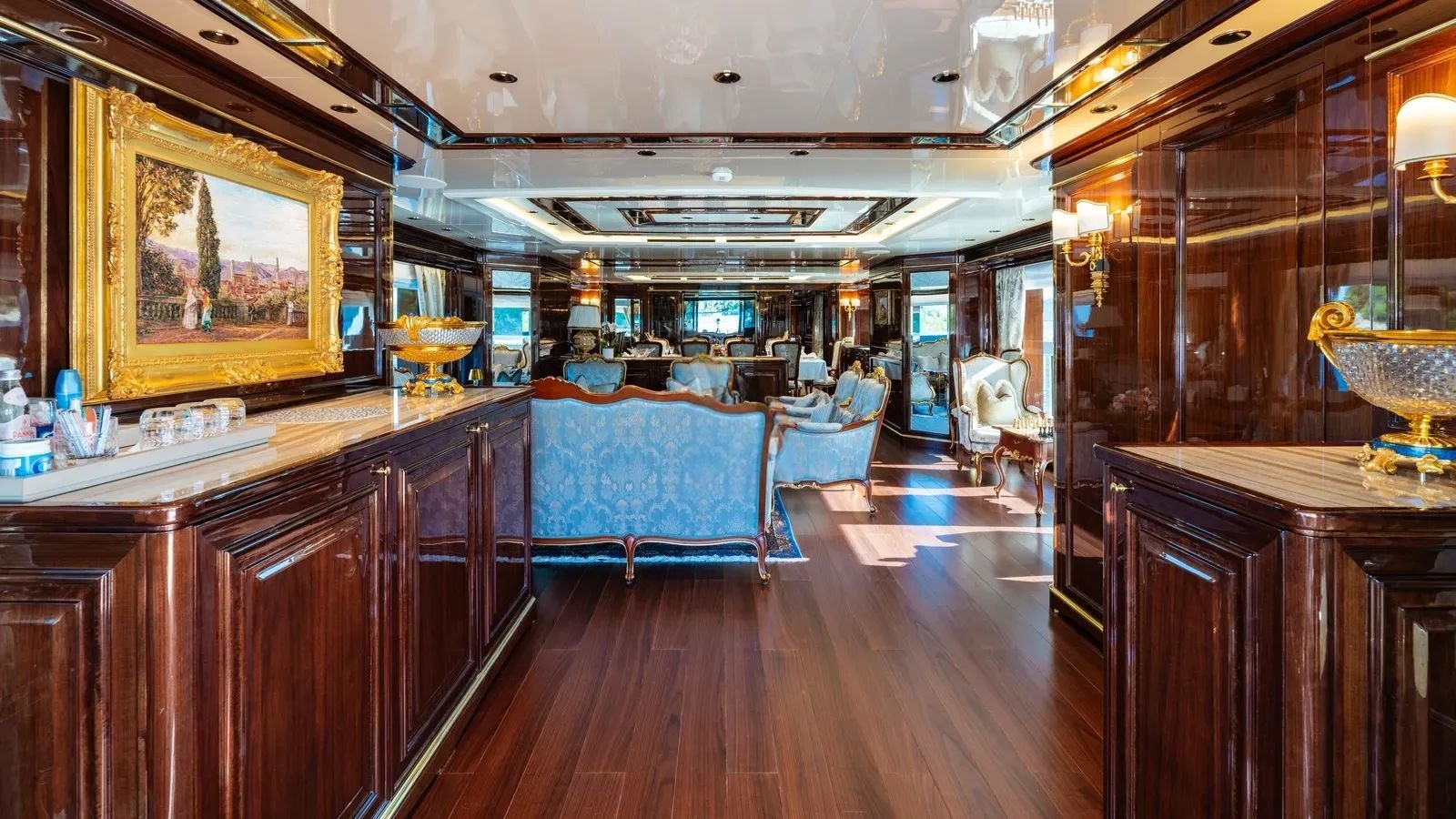 LADY LENA Interior