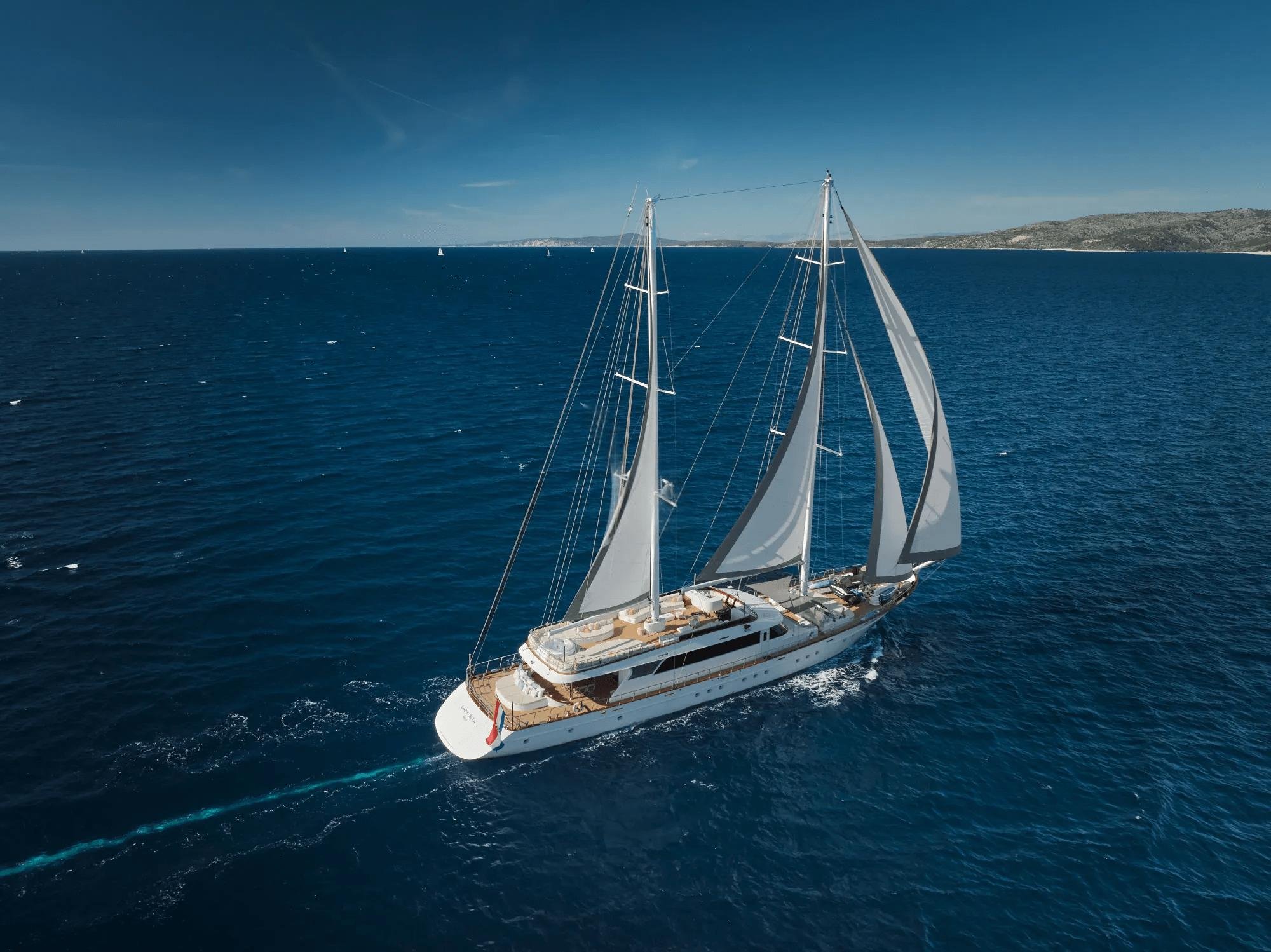 LADY GITA Exterior