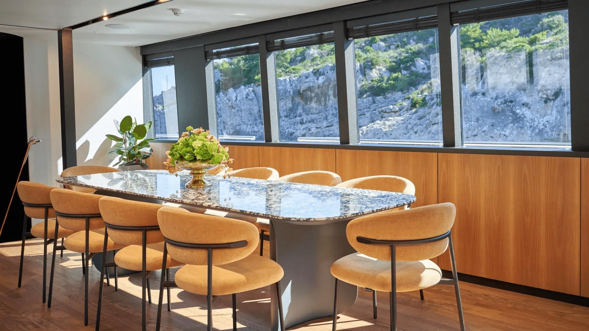 MARALLURE Interior