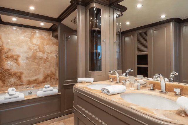 ELENA NUEVE Interior