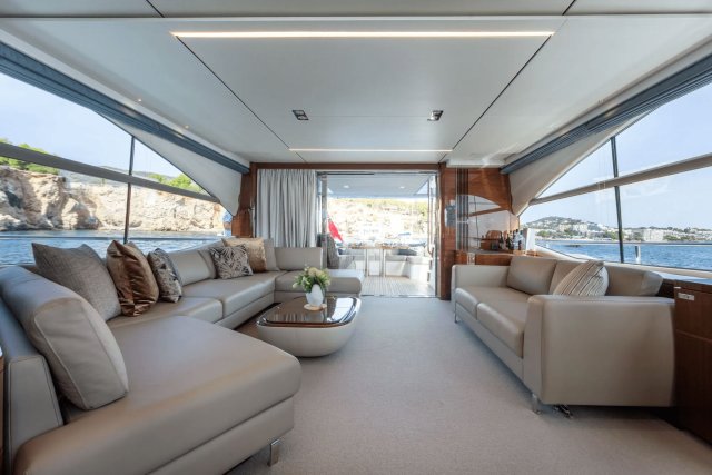 MIO BARCO Interior