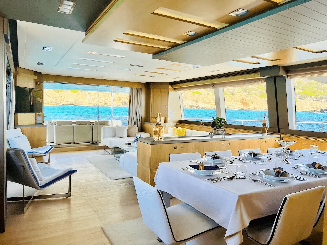 NIKO III Interior