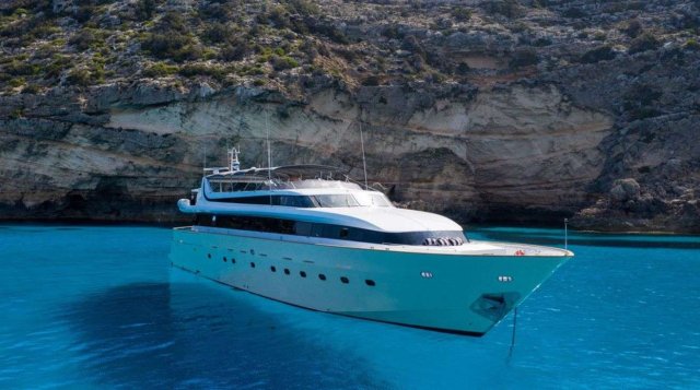 PAULA III Exterior