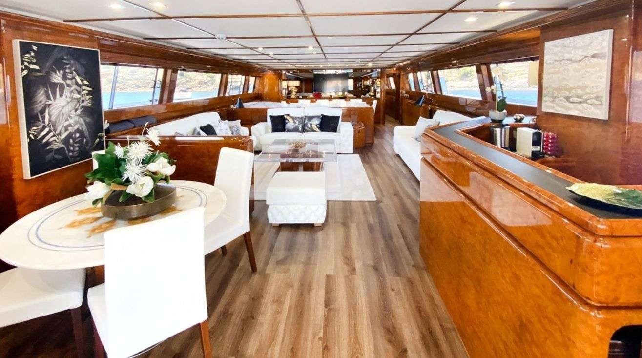 PAULA III Interior