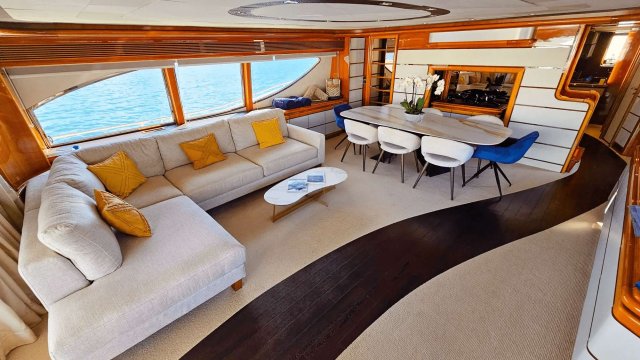 YOLO TOO Interior