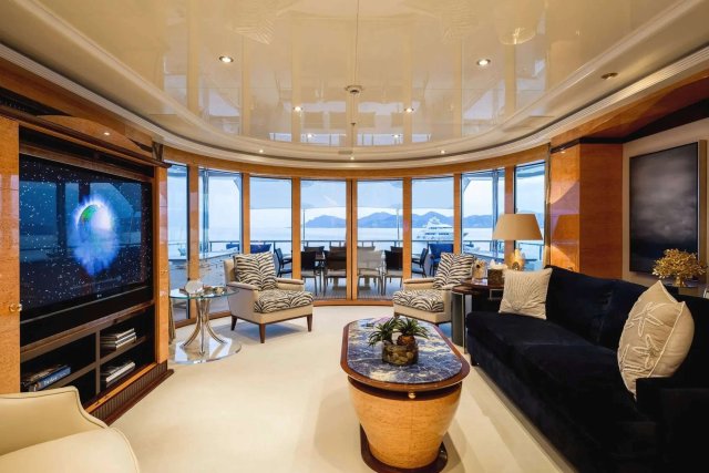 LUCKY LADY Interior