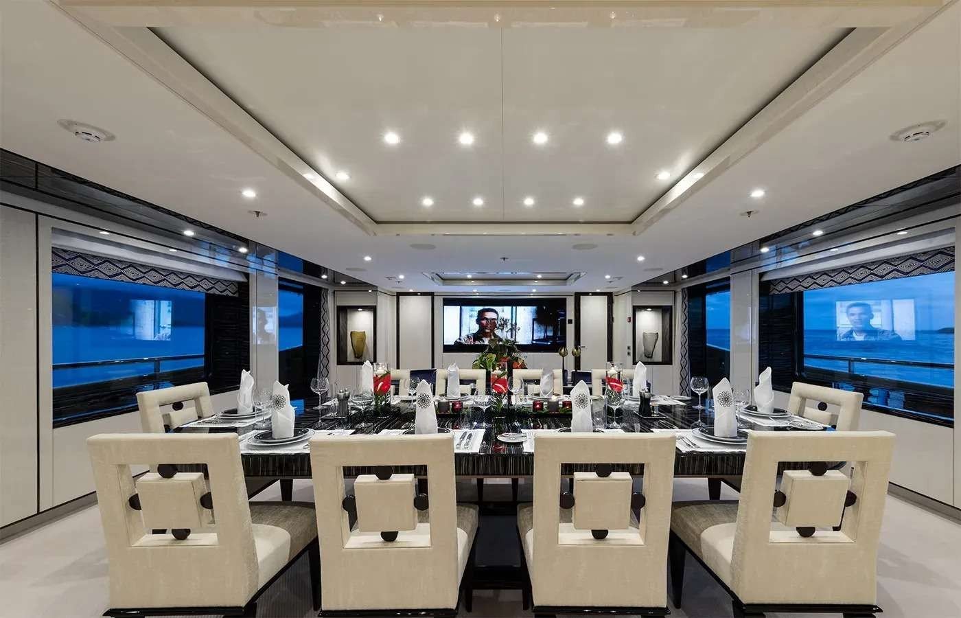AMIGOS Interior