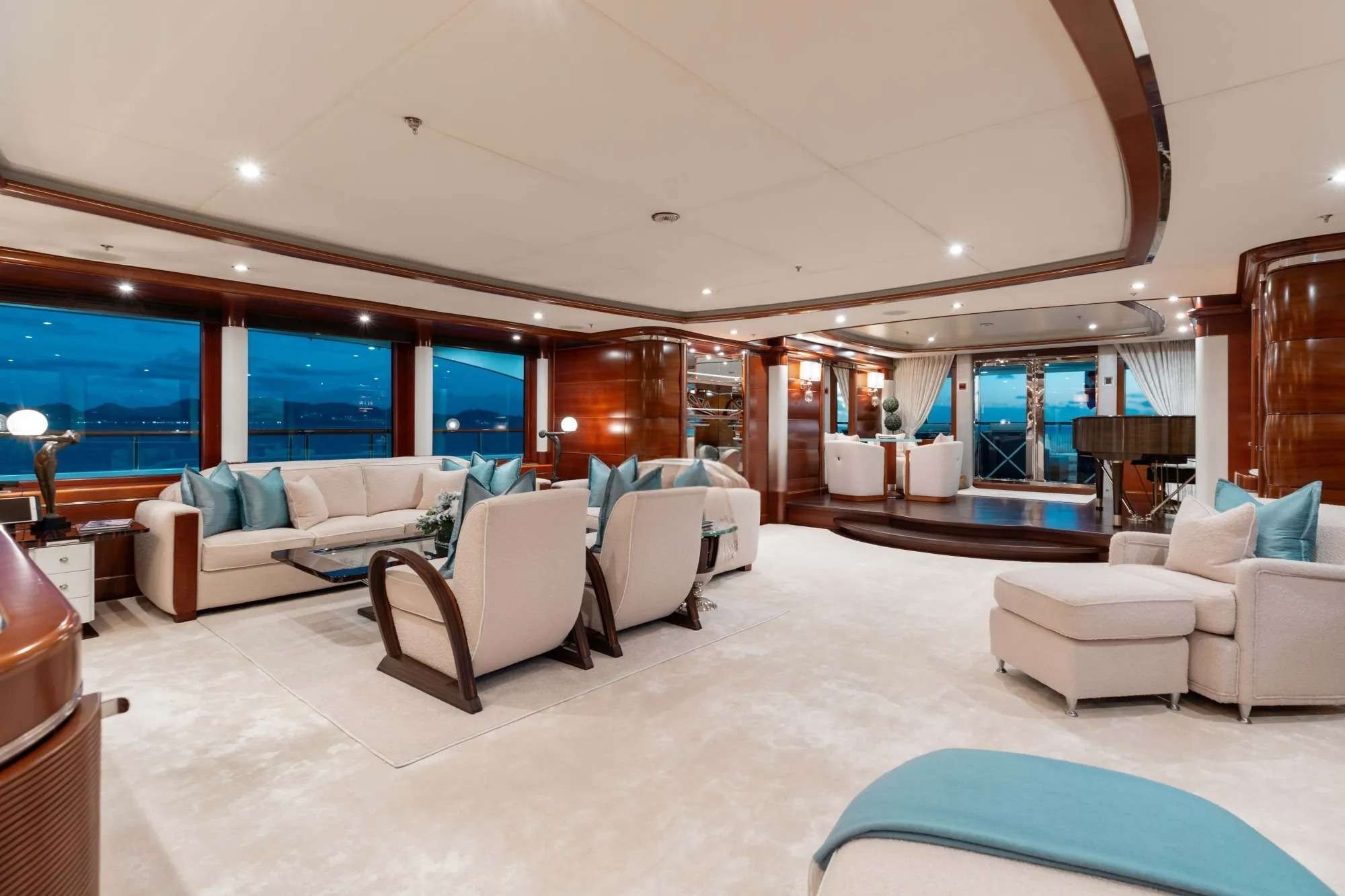 LADY B Interior