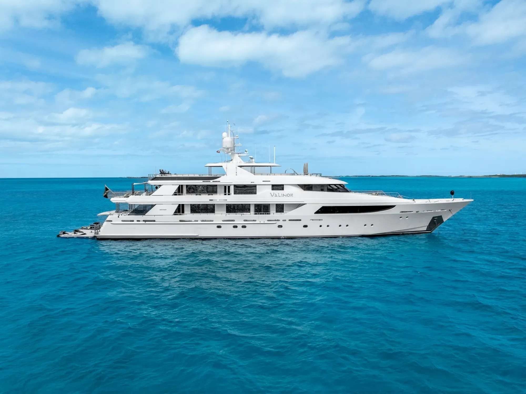 VALINOR Exterior