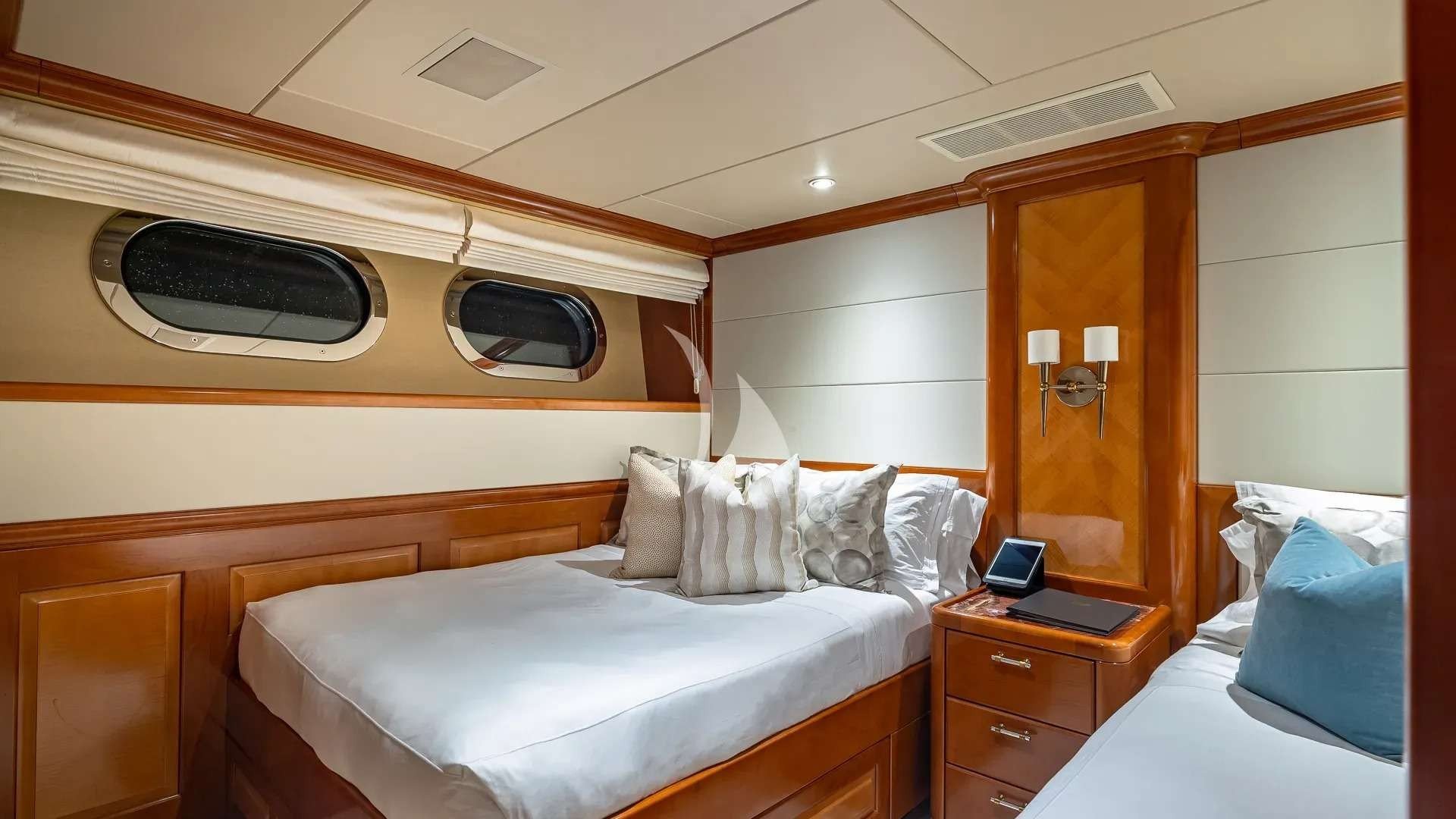 MILESTONE Interior