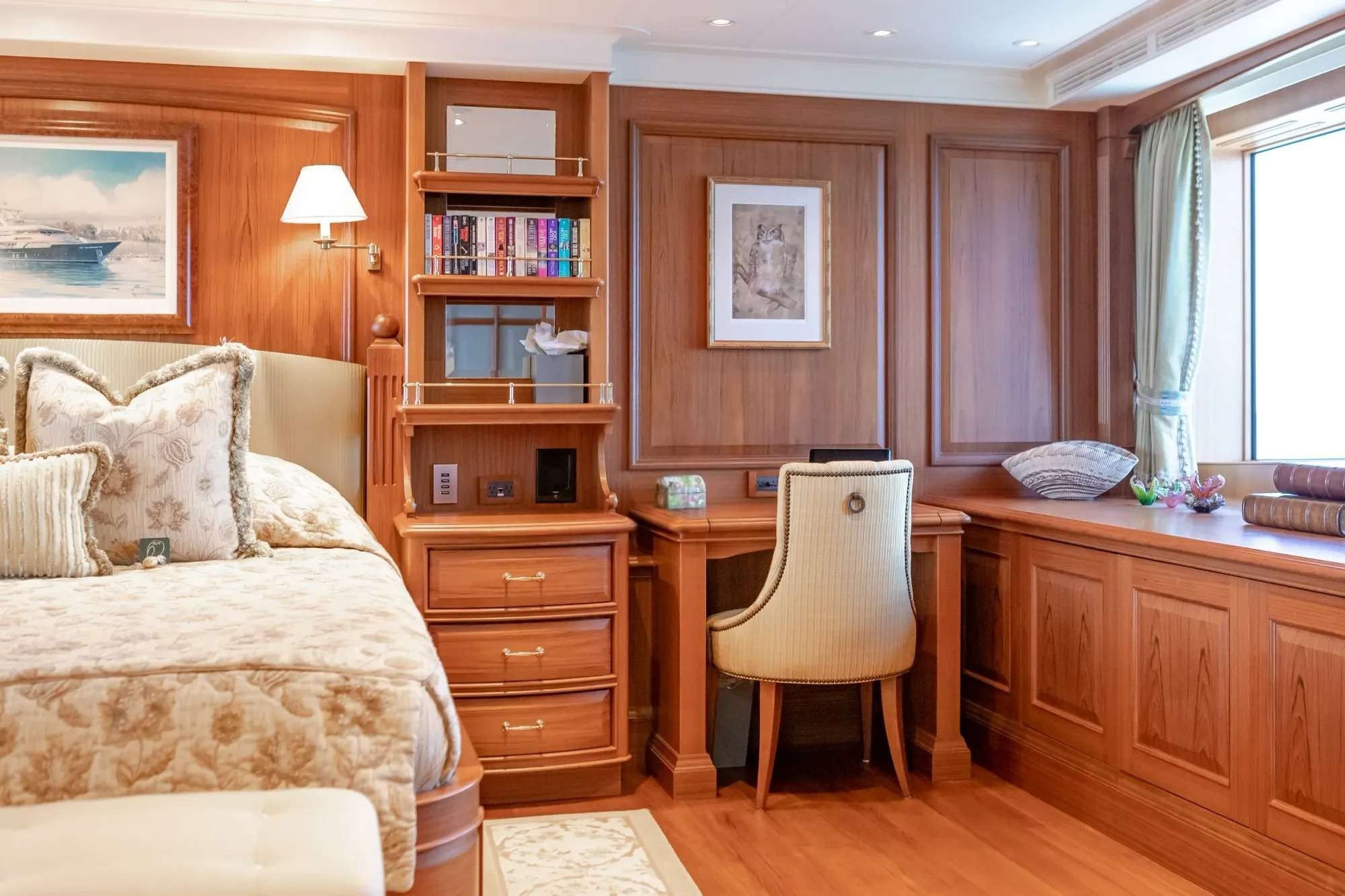 SHADOWL Interior