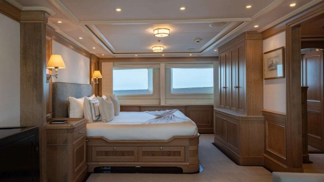 FABULOUS CHARACTER Interior