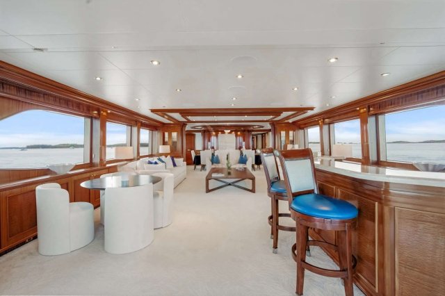 MISS STEPHANIE Interior