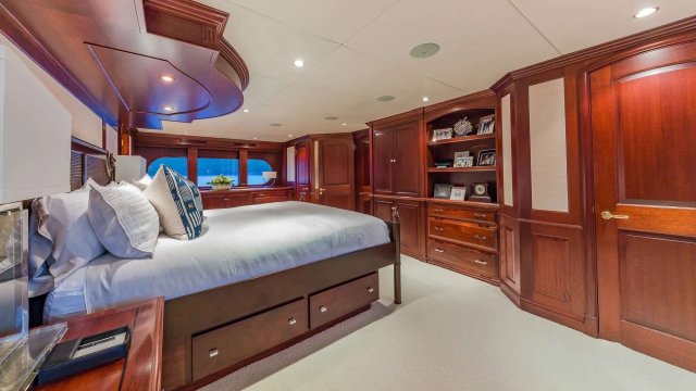 KING OF FUN Interior