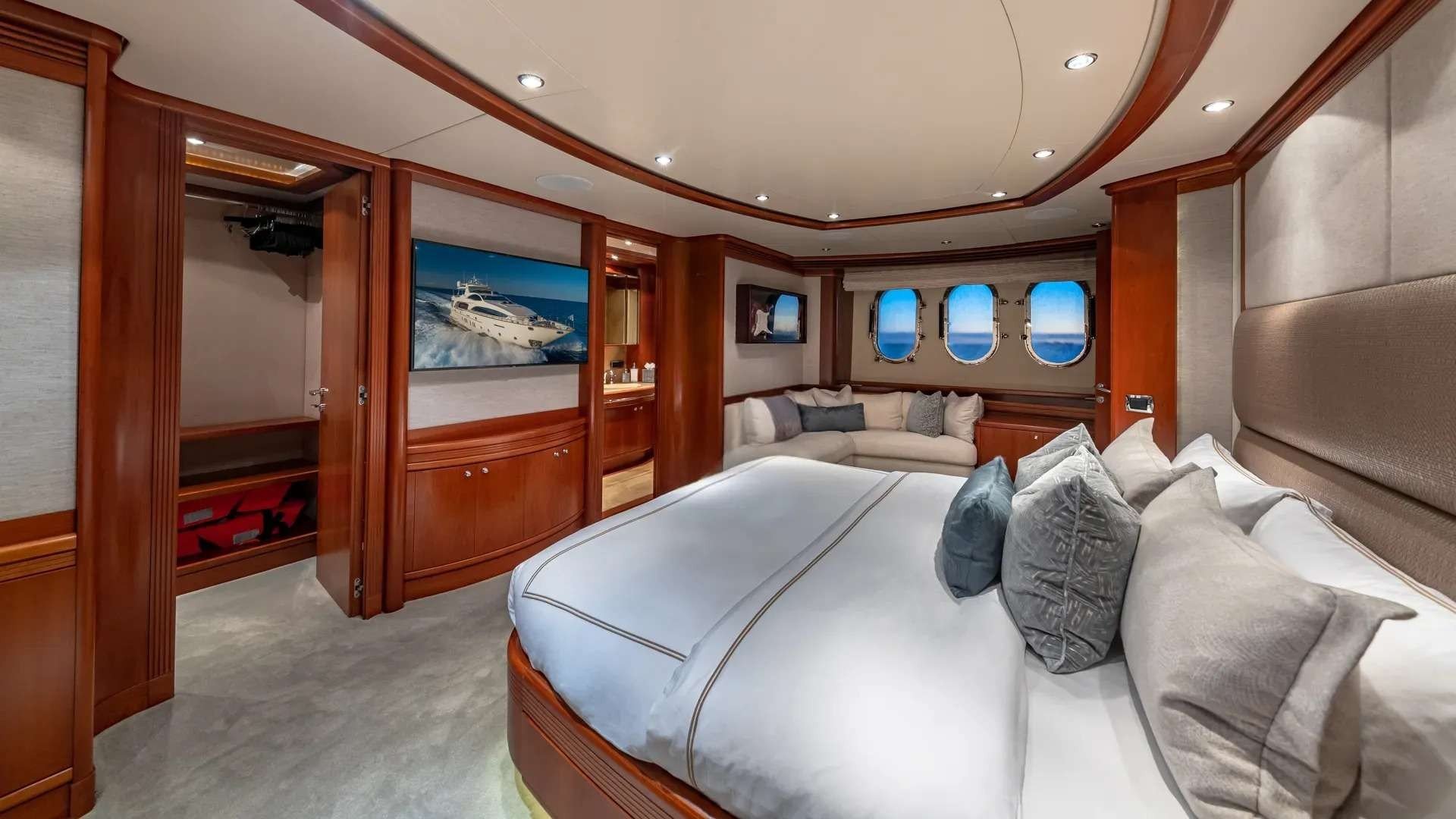 SWEET EMOCEAN Interior