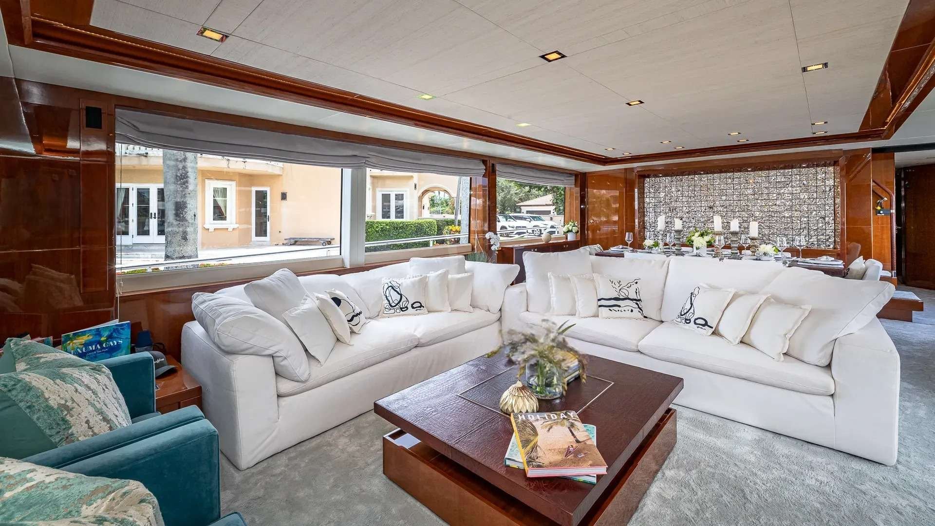 BEACHFRONT II Interior
