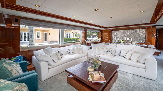 BEACHFRONT II Interior