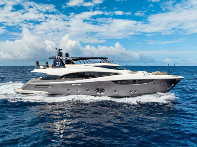 M 105 Exterior