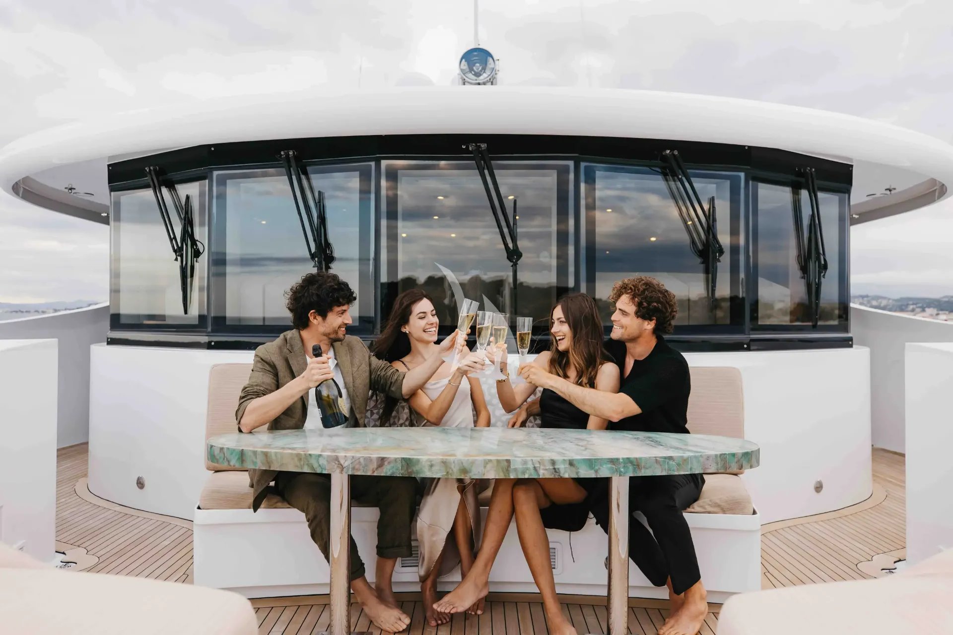 CHAMPAGNE SEAS Lifestyle