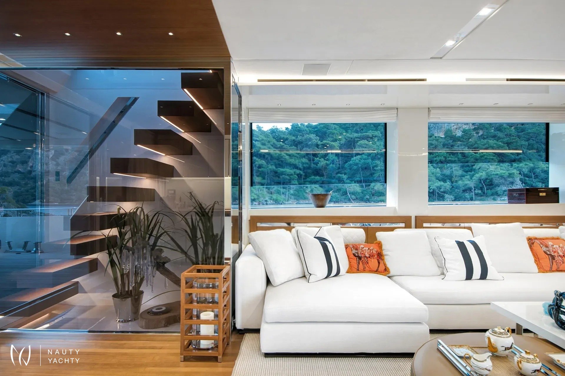 MORNING STAR Interior