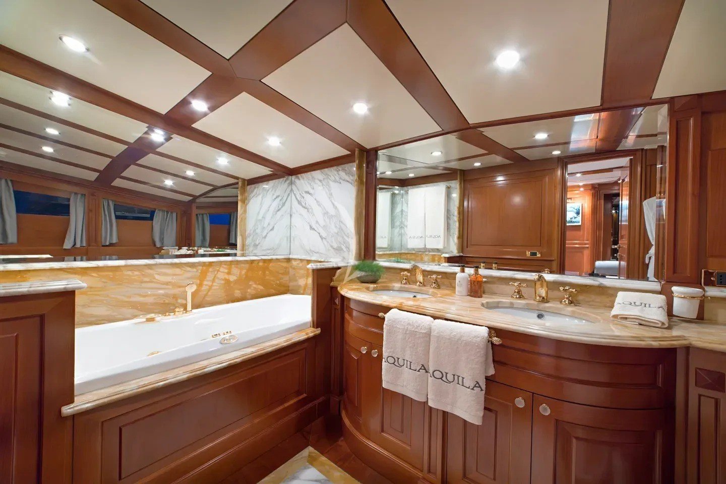AQUILA Interior