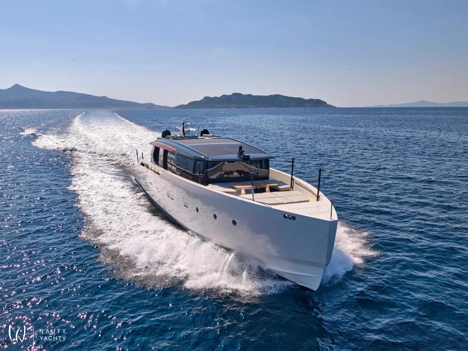 BESTIA Exterior