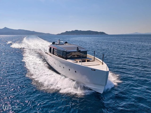 BESTIA Exterior