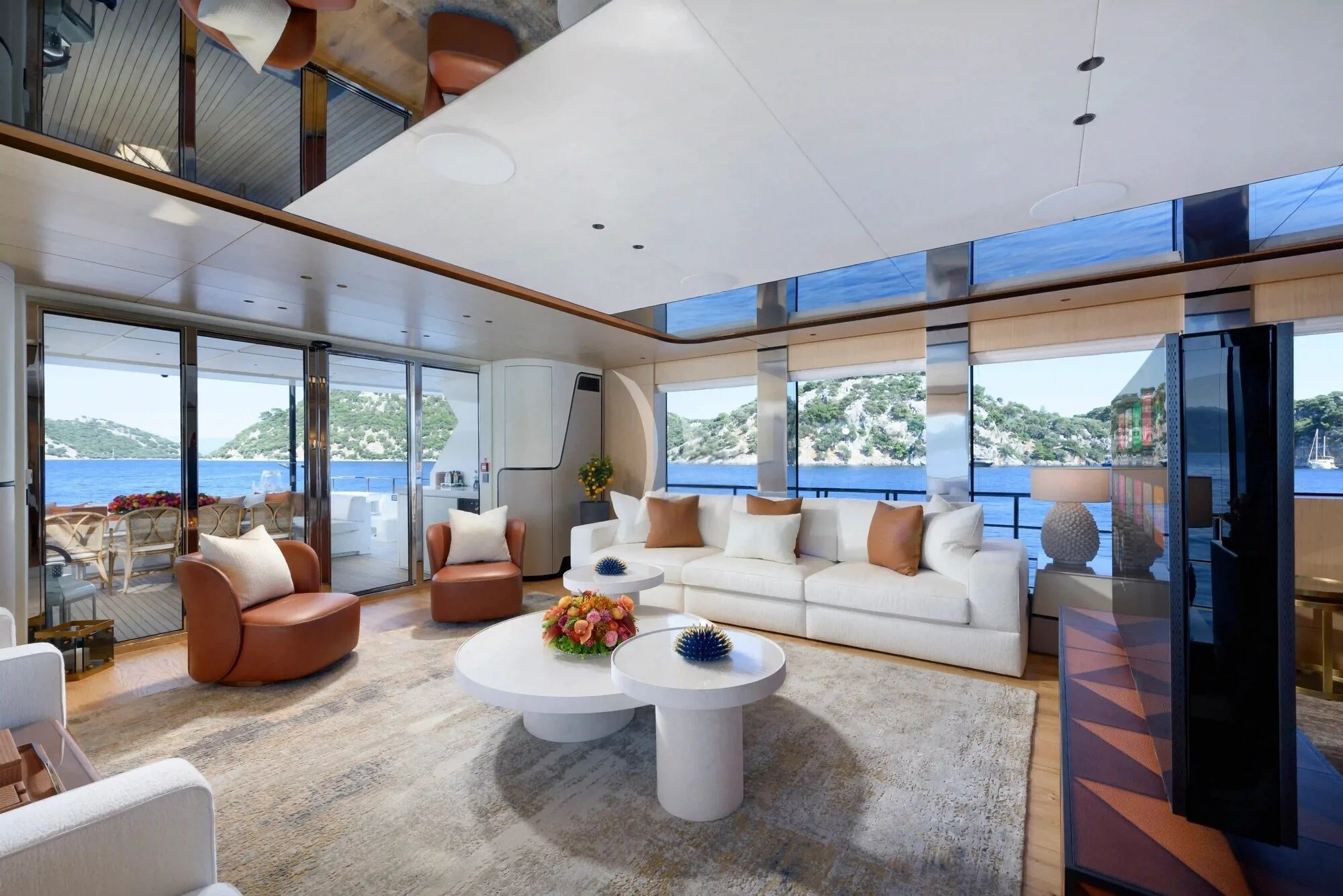 LADY LUNA Interior
