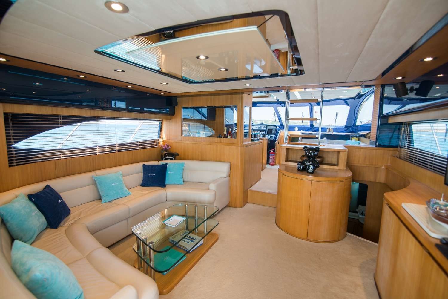 ANTAMAR II Interior