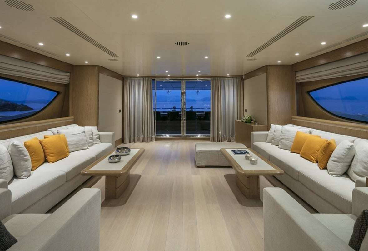 RINI V Interior