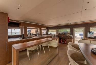 VALIUM 67 Interior