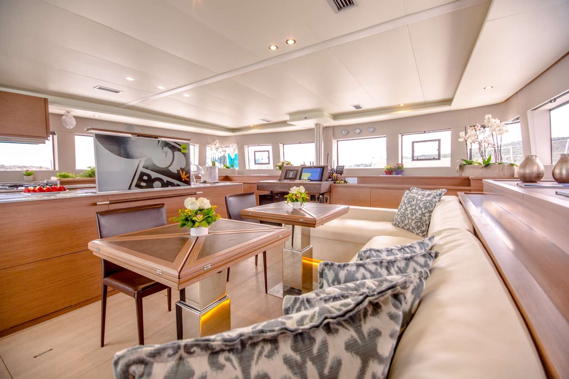 VALIUM 62 Interior