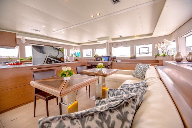VALIUM 62 Interior