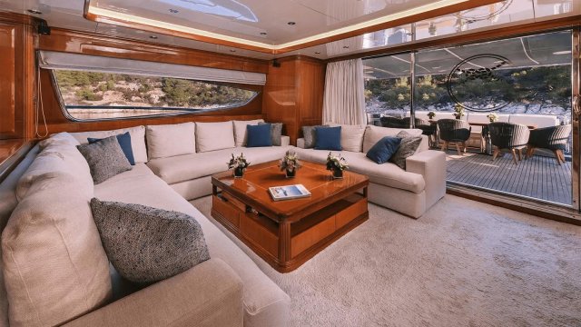 ELVI Interior