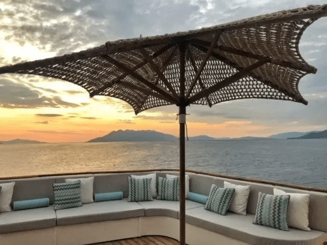 ELYSIUM Exterior