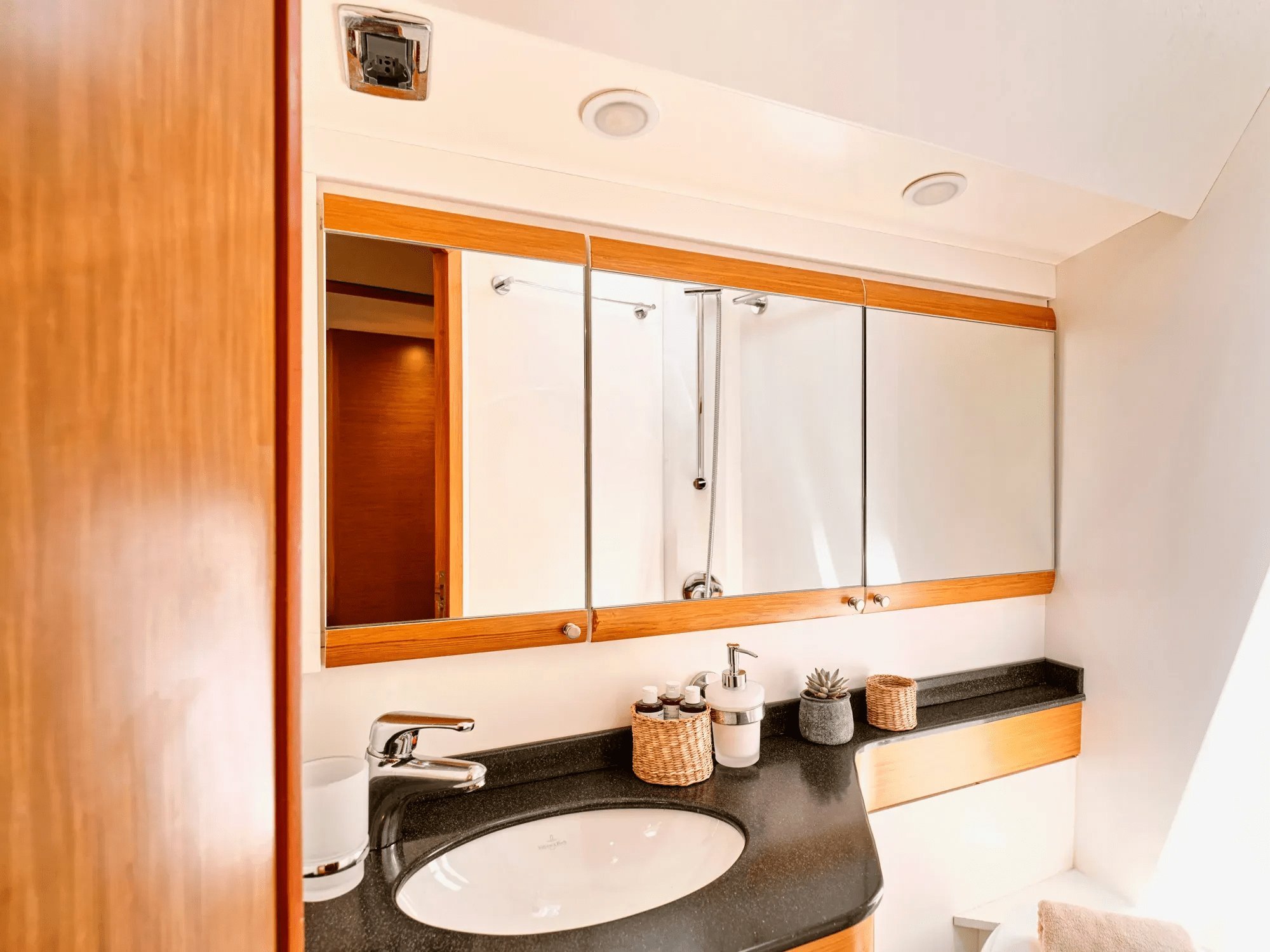 SHOOTING STAR Interior
