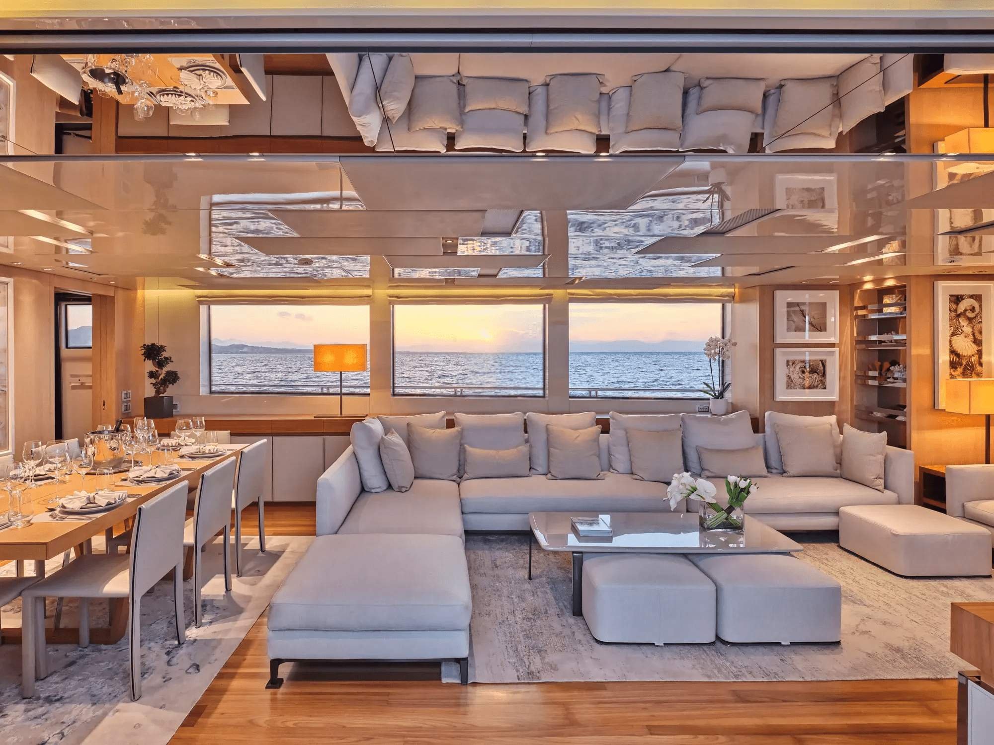 GOLDEN YACHT Interior