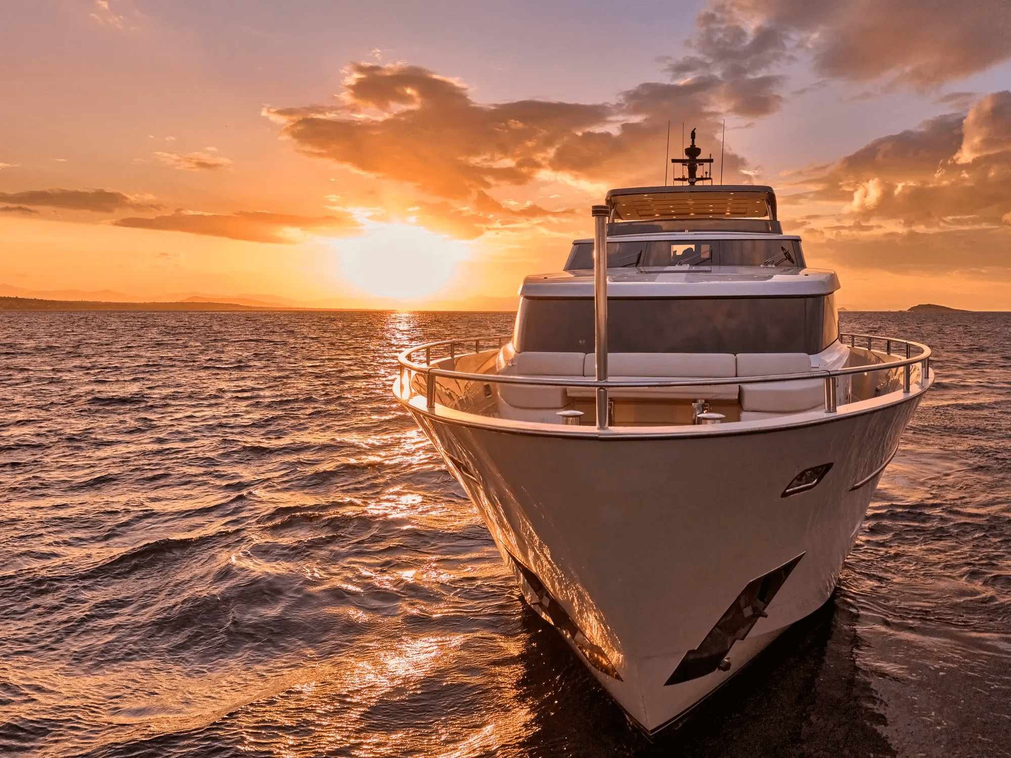 GOLDEN YACHT Lifestyle