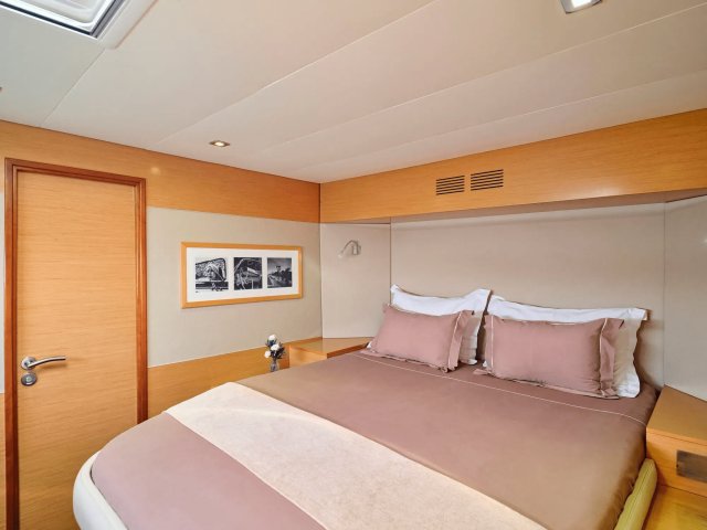 HIGH FIVE Interior