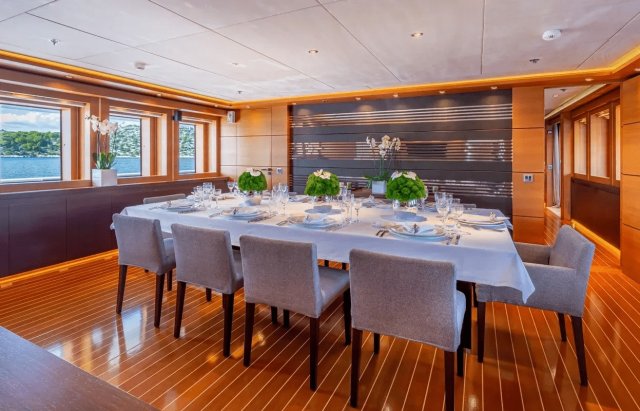 ZALIV III Interior