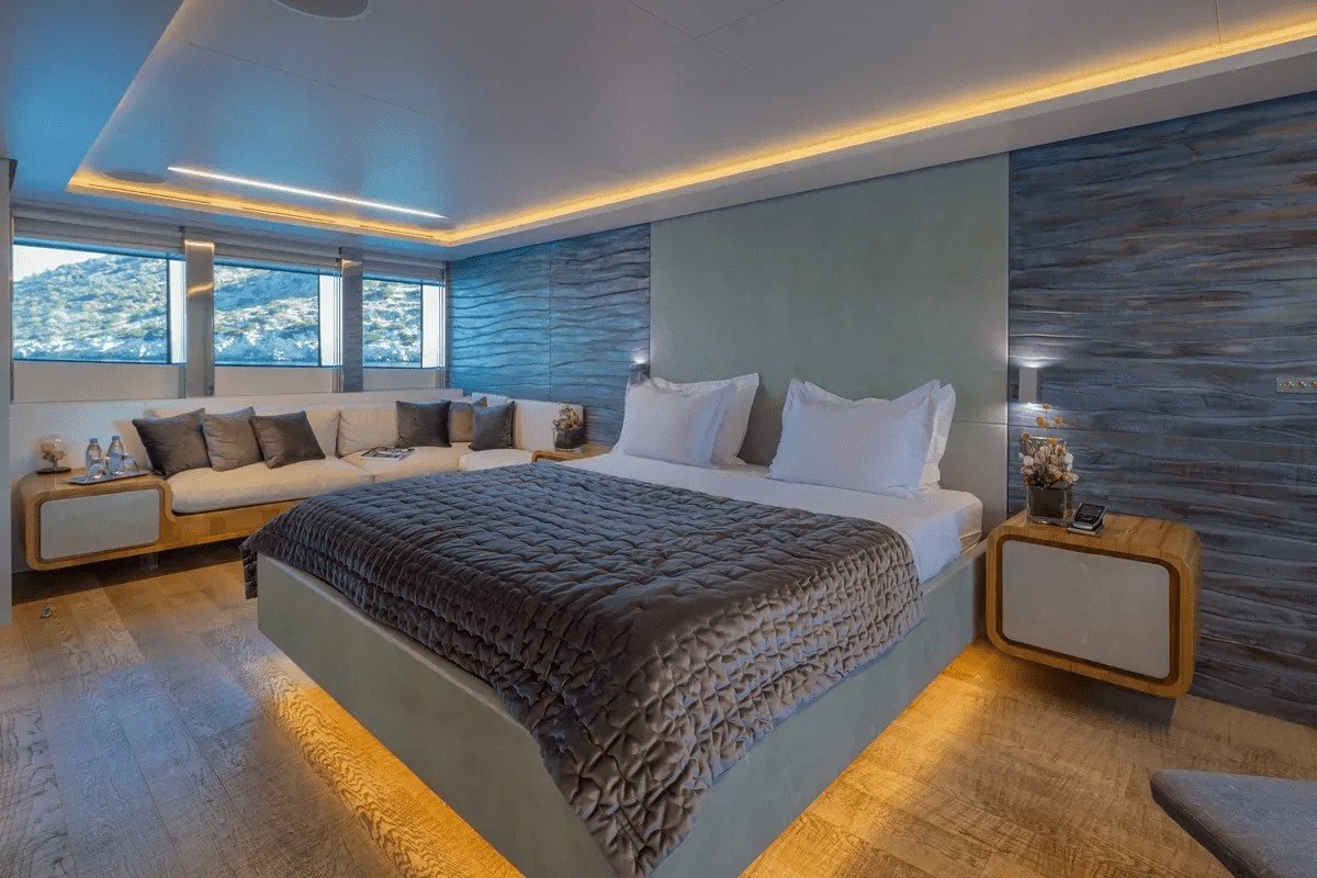 SEA WOLF Interior