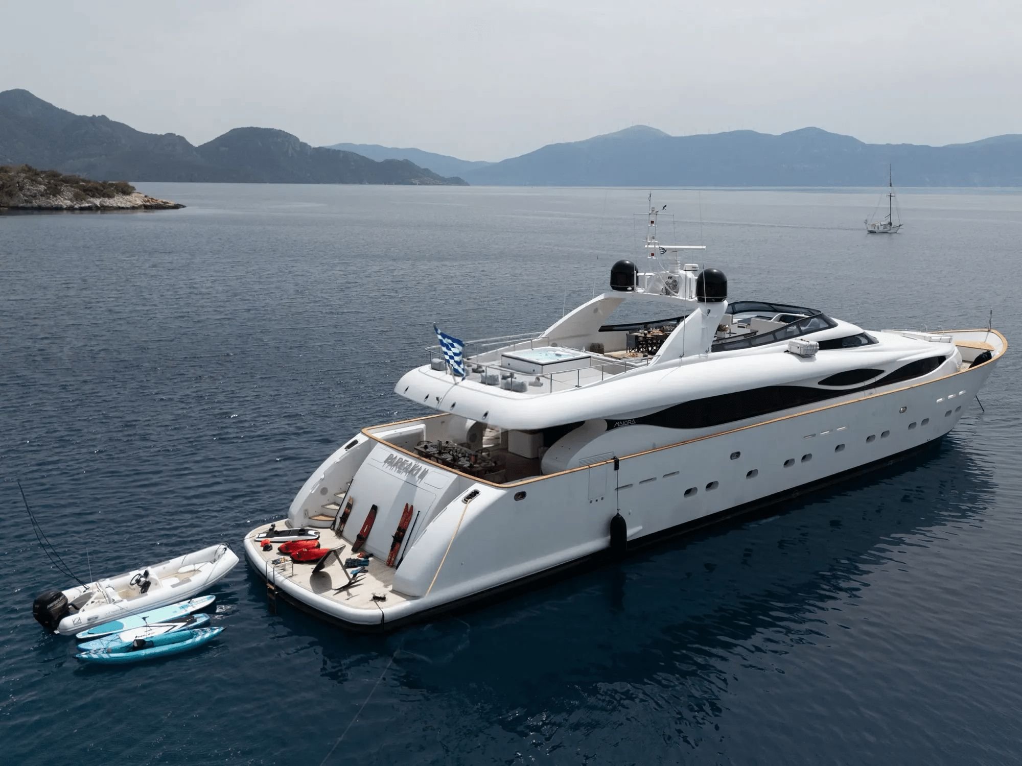 PAREAKI II Exterior