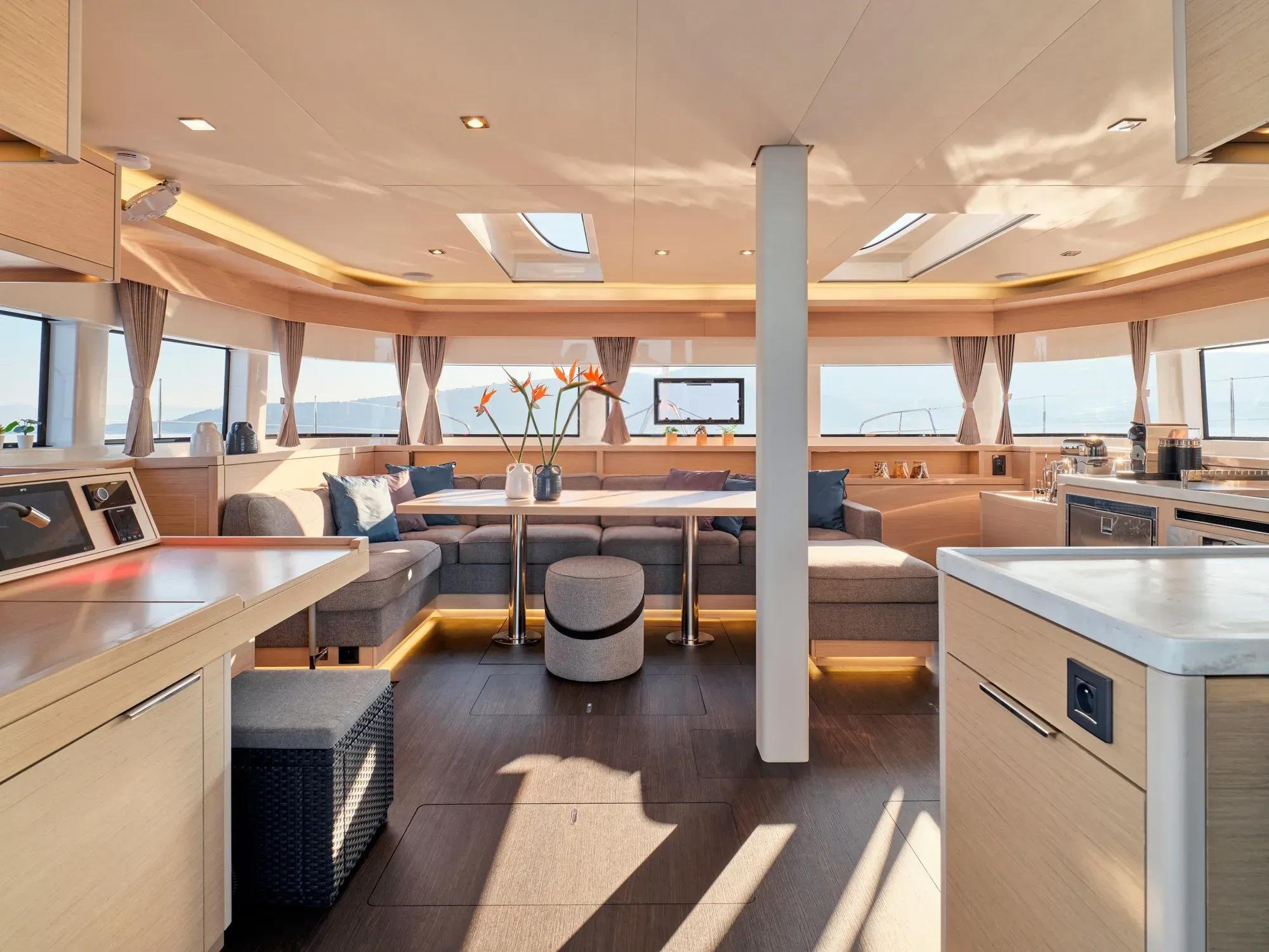AZUL Interior