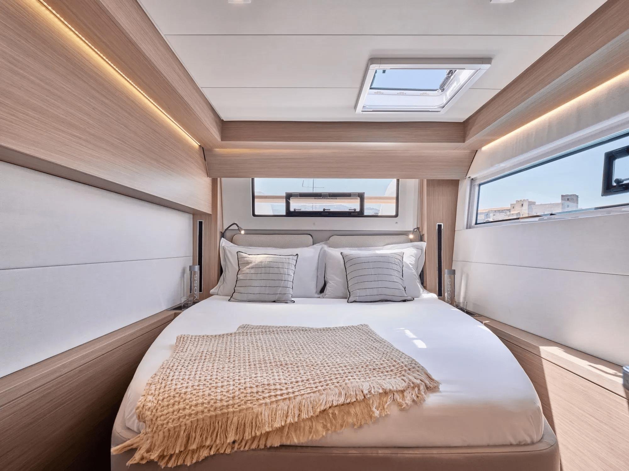 EFFIE STAR Interior