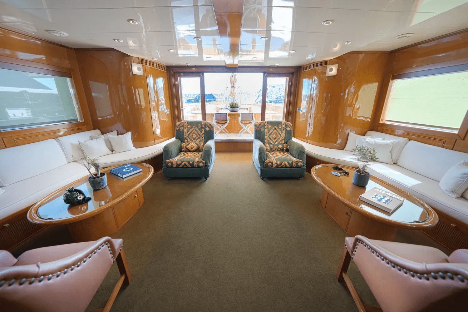 ARKTOS Interior