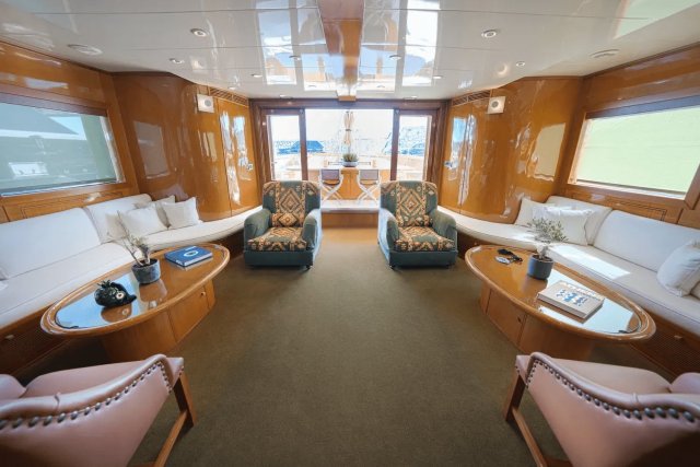 ARKTOS Interior